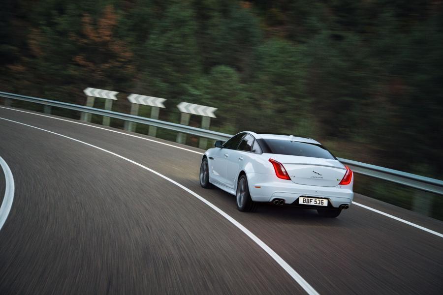  Jaguar XJR 2015 года  (фото 2 из 16)